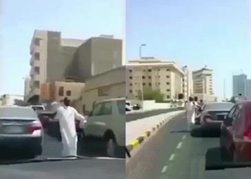 تصرفات غريبة لخليجي في شوارع البحرين .. فيديو