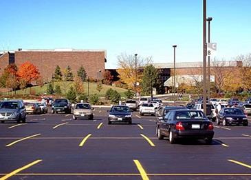 نسى نافذة السيارة مفتوحة .. ولم يتخيل مشاهدة هذا عند العودة .. فيديو