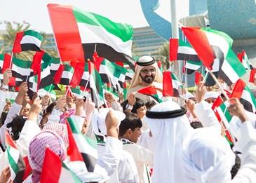 الإمارات تحتفل بيوم العلم بمشاركة واسعة من مختلف قطاعات الدولة