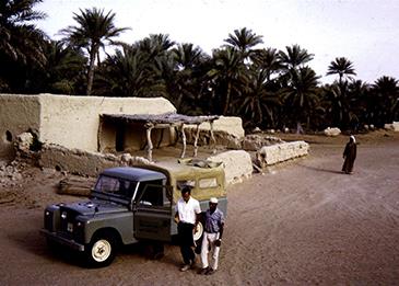 بمناسبة مرور 70 عاماً على تأسيس "لاند روڤر": فيلم يوثق الحياة في دولة الإمارات مع سيارات"لاند روڤر" قبل 50 عاماً