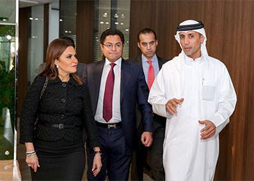 الملياردير الإماراتي محمد خلف الحبتور ينشر فيديو لأنواع هواتفه