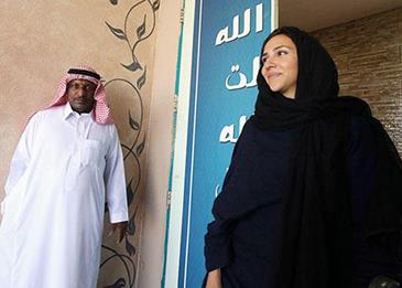 اضغط لمشاهدة الفيديو: خروج المرأة للأسواق لا يحتاج إلى محرم