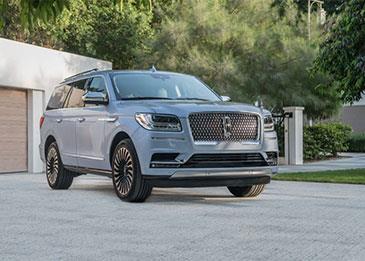 الطاير للسيارات تبدأ تسليم سيارات لينكون نافيجيتور الجديدة كلياً