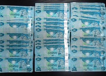 اضغط لمشاهدة الفيديو: صاحب مطعم بالرياض يتعرّض لعملية احتيال بعملة إماراتية مزورة!