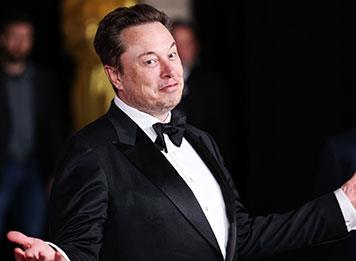 ماسك يصبح أول شخص تقدر ثروته بنحو 500 مليار دولار