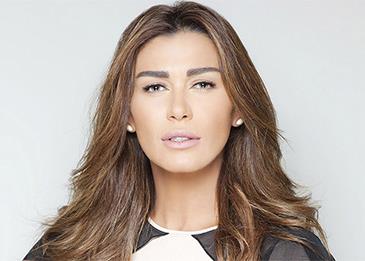 ابن نادين الراسي يضربها ويفضحها في الشارع.. فيديو