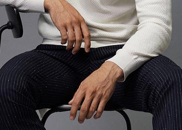 إليك كيف ترتدي السروال المخطط بطريقة عصرية