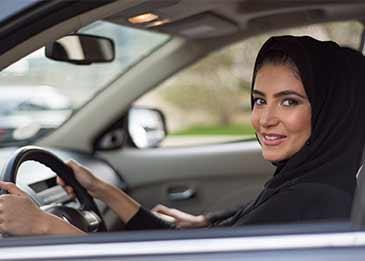 بدء خدمة إصدار وتجديد جواز السفر للسعوديات عبر "أبشر"