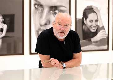 رحيل مصور الموضة الشهير بيتر ليندبرج