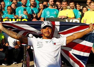 لويس هاميلتون يتوج بلقبه السادس في بطولة العالم للفورمولا 1