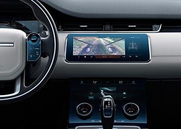 رينج روڤر إيڤوك الجديدة تفوز بأولى جوائزها في قطاع السيارات