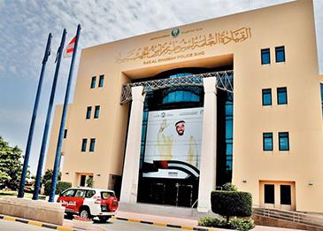 شرطة رأس الخيمة تطلق مبادرة مرافقة نزيل لأبنائه إلى المدرسة