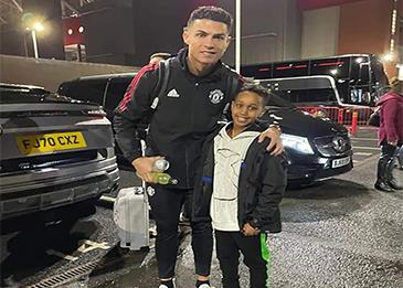 رونالدو يلتقي طفلا سودانيا ويحقق أمنيته