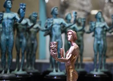 أبرز إطلالات النجوم في حفل الـ SAG Awards ... أناقة تحمل توقيع أشهر دور الأزياء