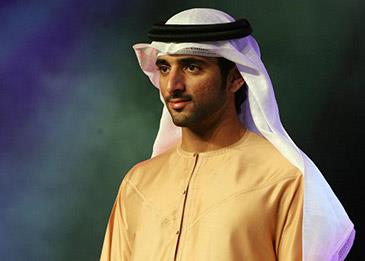 بالفيديو: الشيخ حمدان بن راشد هو اول الحاصلين على هاتف سامسونج القابل للطي