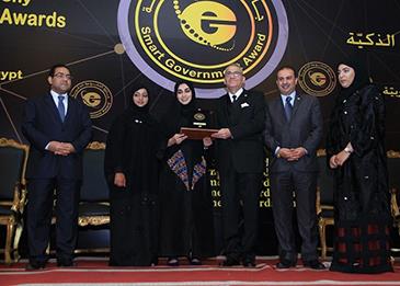 دبي الذكية تحصد جائزتين ضمن "جائزة الحكومة الذكية في العالم العربي 2018" في القاهرة