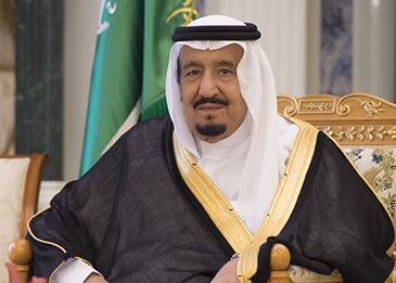 الملك سلمان يضع حجر أساس أول محطة طاقة شمسية كهروضوئية في السعودية