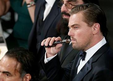 مشاهير قرروا الانتقال للسجائر الإلكترونية... من هم وما هي قصتهم؟