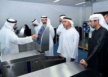 طرق دبي تبدأ تركيب بوابات التعرفة الذكية في محطات مترو مسار 2020
