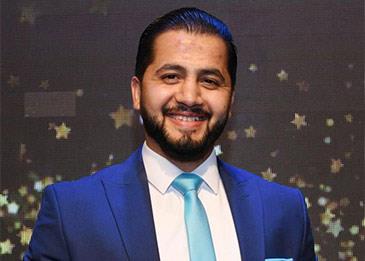 معلم إماراتي  يفوز بجائزة "أفضل معلم ملهم" ويحصل على 220 ألف درهم إماراتي