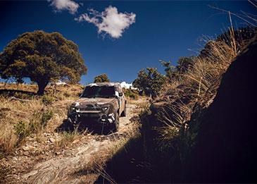 إتمام تجربة لاند روڤر ديفندر الجديدة مع "تسك" لدعم جهود الحفاظ على الأسود في كينيا