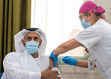 الإمارات توفر خدمة التطعيم بلقاح كورونا لكبار السن في المنازل