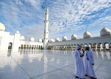 الإمارات تعلن إعادة الفتح التدريجي للمساجد واستمرار تعليق صلاة الجمعة