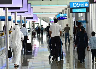 الإمارات تمنح حاملي التأشيرات المنتهية مهلة شهر لمغادرة البلاد دون غرامات
