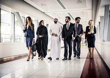 الإمارات تتيح للعاملين إمكانية العمل لدى أكثر من جهة داخل البلاد