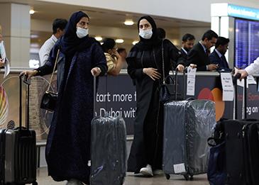 الإمارات تلزم جميع القادمين إليها بإجراء فحص كورونا