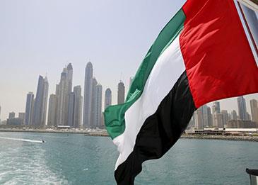 الإمارات تعفي العمالة من الفحص الطبي وتجدد الإقامات تلقائيًا