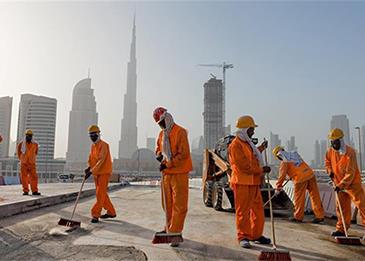 الإمارات تحظر تأدية الأعمال تحت أشعة الشمس اعتبارًا من 15 يونيو