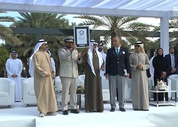 الإمارات تدخل موسوعة غينيس بأطول سلسلة تصافح بالأيدي