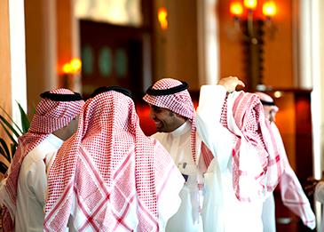 الإمارات تمنح إجازات مدفوعة الراتب لبعض موظفي الحكومة الاتحادية