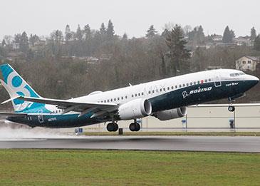 الإمارات ستفحص طائرات بوينغ "737 ماكس" قبل السماح بتحليقها مجددًا