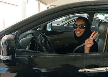 كم عدد السعوديات المتقدمات للحصول على رخص سياقة؟