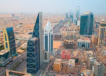“العمل ” توضح حقيقة إغلاق المحلات التجارية في التاسعة مساءً