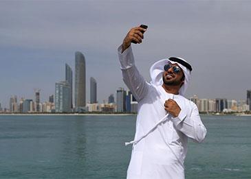 شرطة دبي: تصوير شخص من دون إذنه جريمة وغرامتها تصل إلى نصف مليون درهم