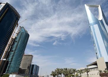 هل سيتم التراجع عن رسوم العمالة والمرافقين في السعودية؟
