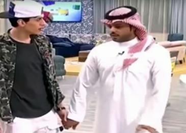 فصل مقدم برامج بعد تبليغه شابا بوفاة والده على الهواء