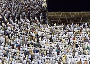 هذه غرامة وعقوبة المعتمرين المتأخرين عن مغادرة السعودية