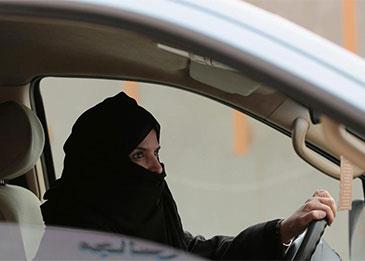 هل تظليل النساء لسياراتهن مخالف في السعودية؟