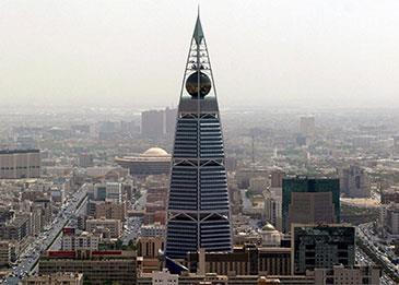 خلاف بين وزارة العمل السعودية وهيئة الأرصاد بسبب حظر العمل تحت الشمس