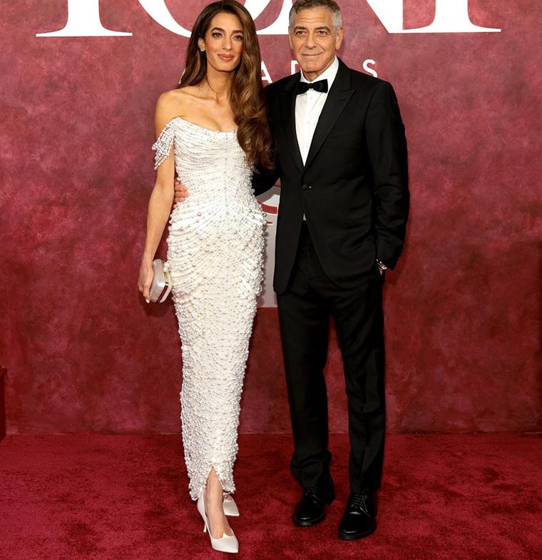 نجوم هوليوود يختارون البذلات الكلاسيكية والألوان الحيادية في حفل جوائز Tony Awards