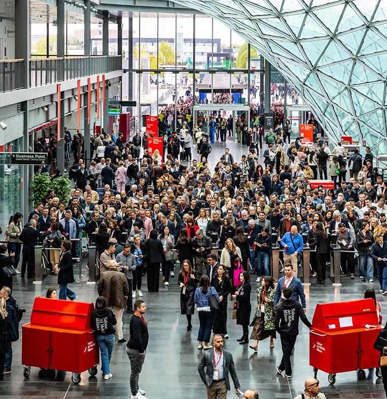 رائد في حوار حصري مع رئيسة معرض "سالوني ديل موبيلي" حول أهمية هذا الحدث في الرياض