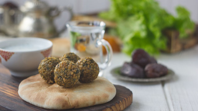كيف توزيع وجبات الطعام خلال شهر رمضان؟