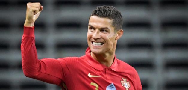 رونالدو يحصل على سيارة في دبي رقم لوحتها  CR 7