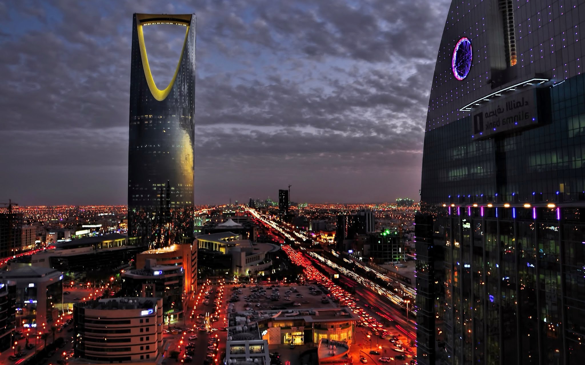 سعودة تأجير السيارات وهذا سقف الرواتب!