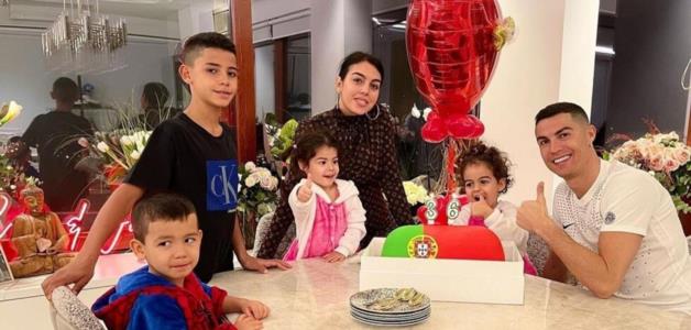 رونالدو لجمهوره في عيد ميلاده "لا أستطيع أن أعدكم بـ20 عامًا أخرى كلاعب كرة قدم"