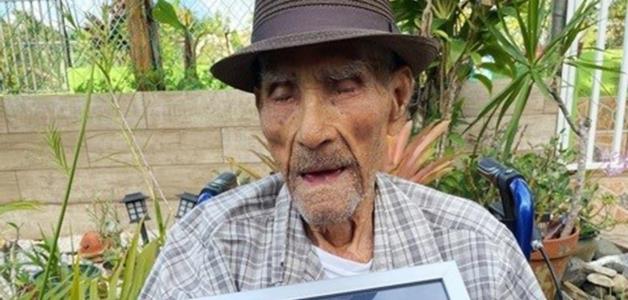 موسوعة غينيس تمنح رجلًا عمره 112 عاماً و326 يوماً لقب أكبر معمر في العالم
